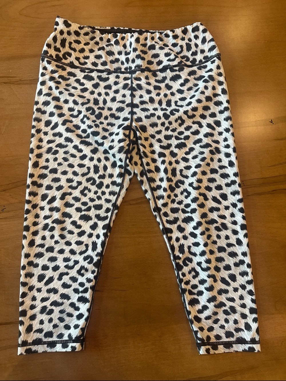Kali  Leopard Spot capri Leggings - Black & Cream